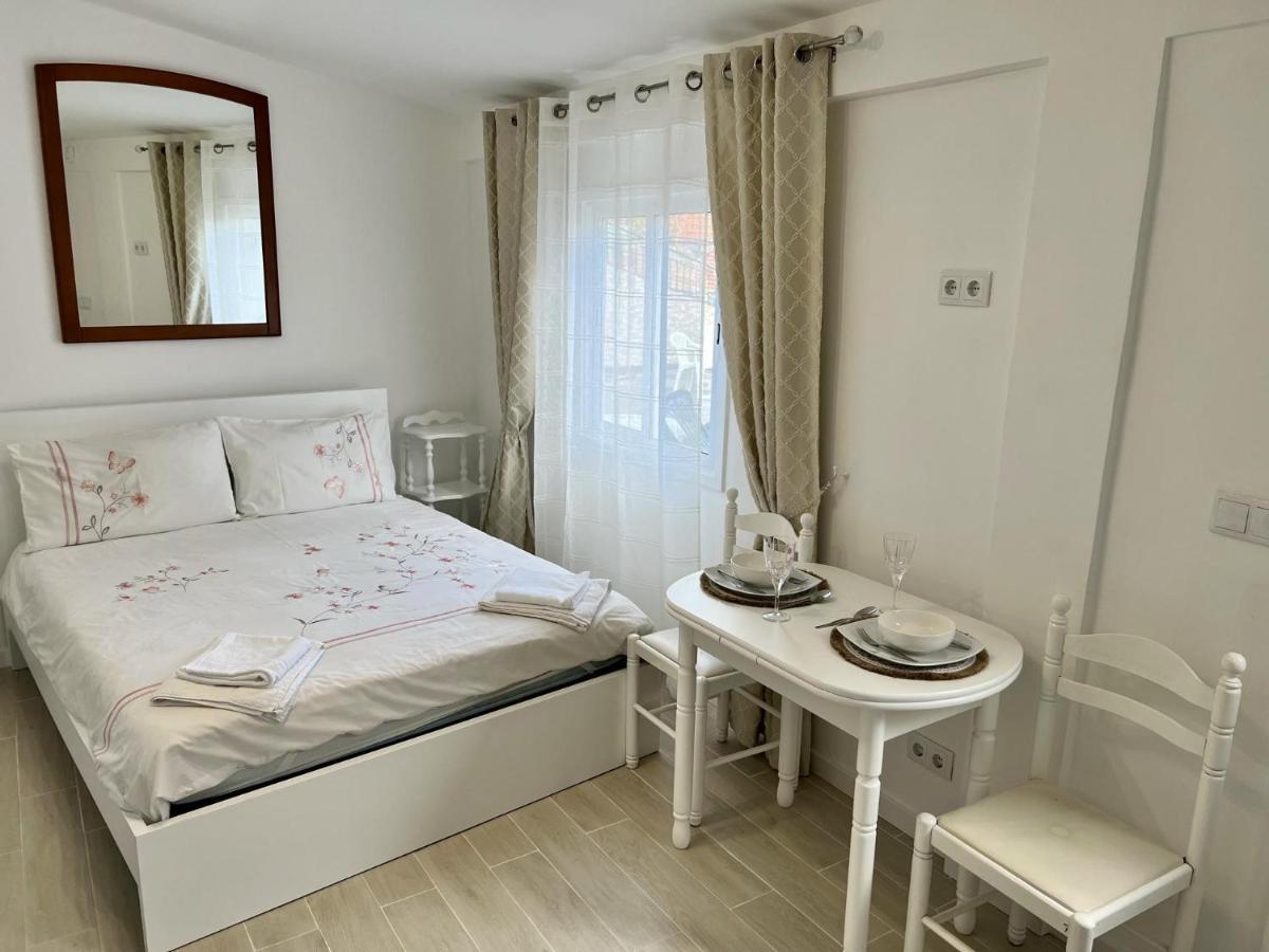 Modern Minimalist With Essential Comfort Appartement Funchal (Madeira)